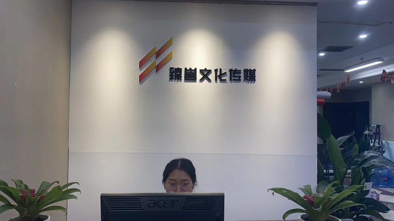 纪录片镜头材质揭秘：价格背后的故事**
